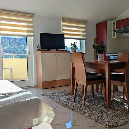 Apartment With Parking Space - 5100