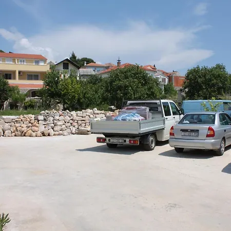 With A Parking Space - 5100 *
