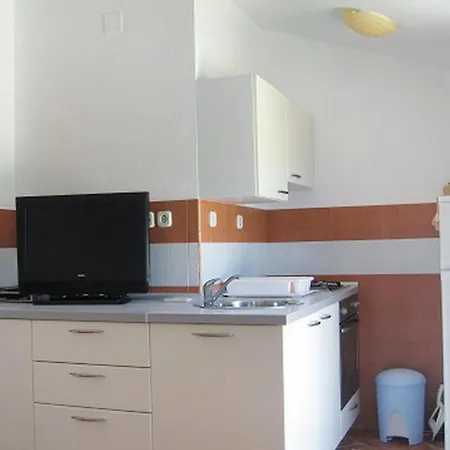 Appartement With Parking Space - 5100 Murter