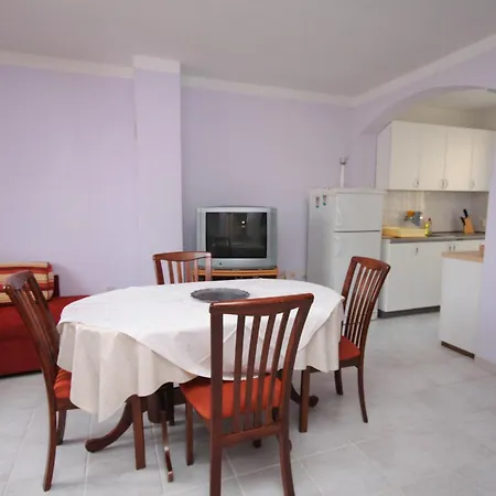 With Parking Space - 5100 Appartement