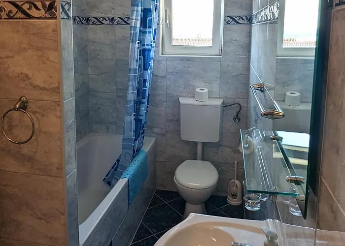 Apartamento With Parking Space - 5100 Murter