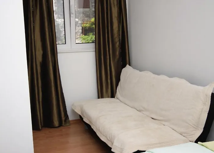 Apartamento With Parking Space - 5100 Murter