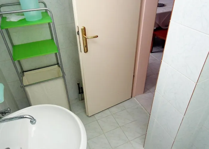 Apartamento With Parking Space - 5100 Murter